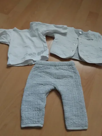 Ensemble 3 pièces : pantalon, tee-shirt, veste