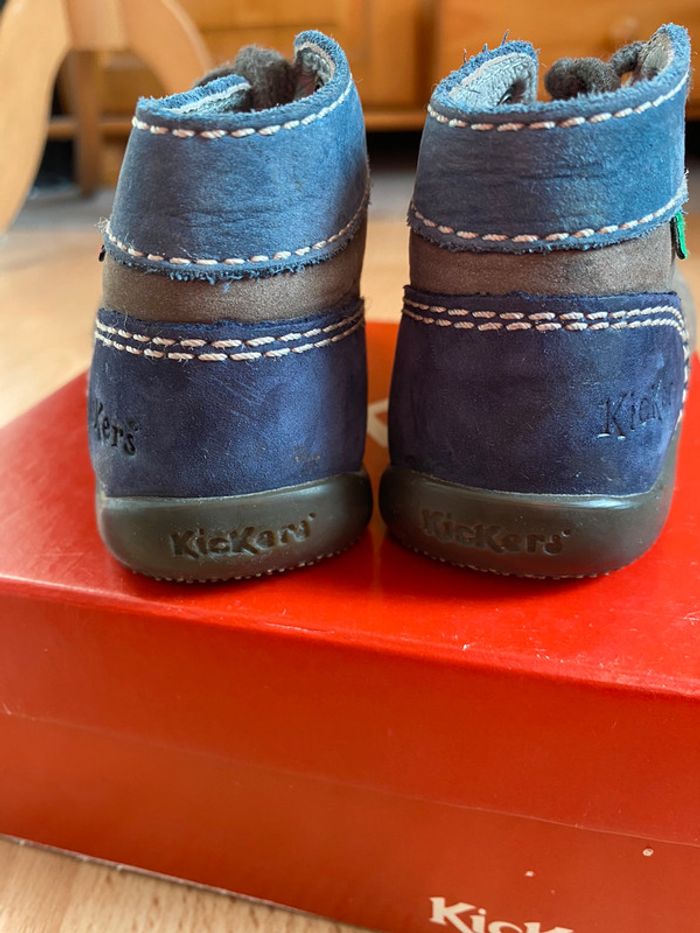 Jolie paire de chaussures/bottines Kickers T. 22 garçon - photo numéro 8
