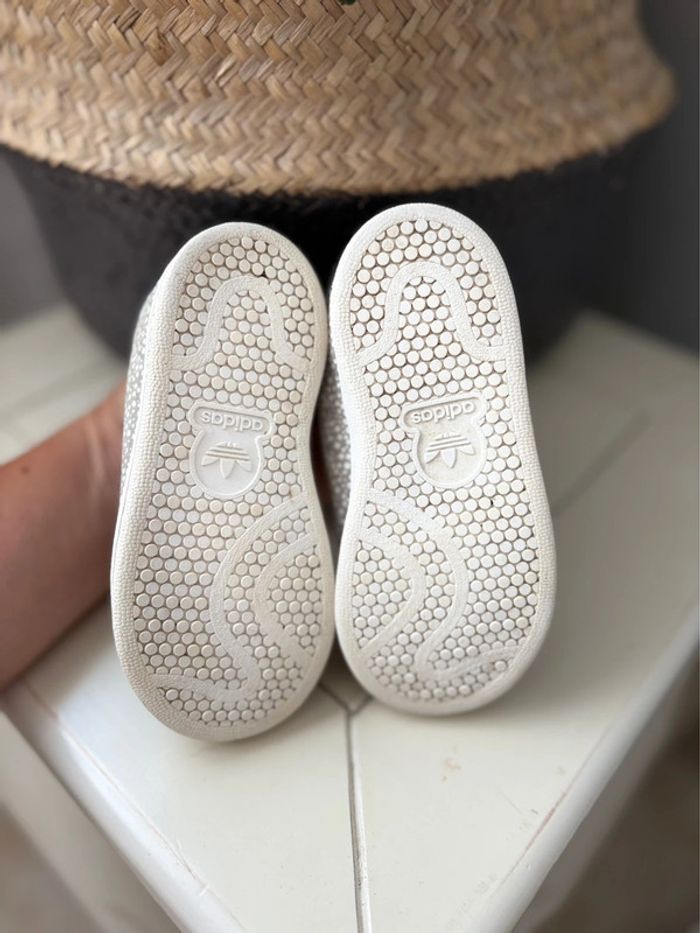 Adidas Stan Smith enfant - à motif pois - 100% cuir - lacets élastique - pointure 24 - photo numéro 5