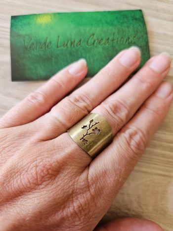 Bague de créateur en laiton neuve