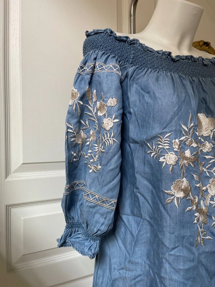 Robe brodée à fleurs - photo numéro 7