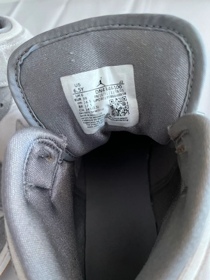 Baskets de Nike air Jordan 1 mid en taille 39 - photo numéro 3
