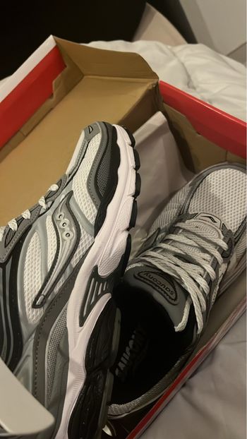 Saucony omni 9 blanche, grise