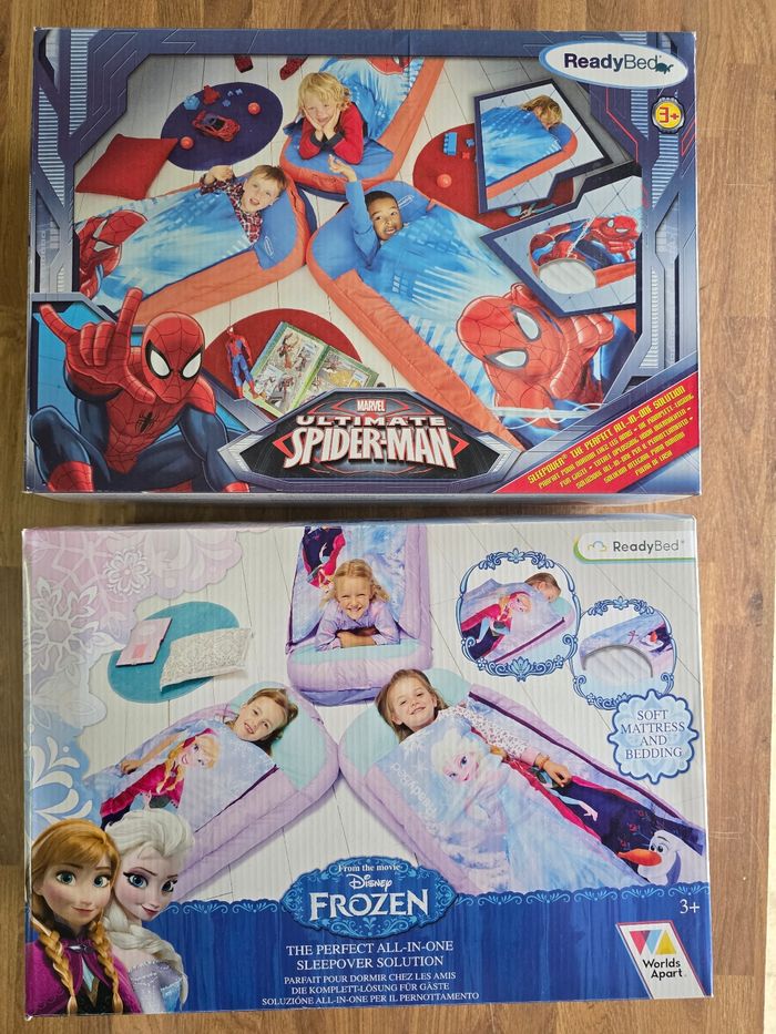 Lit gonflable enfant avec sac de couchage intégré Reine des neige  ou Spiderman