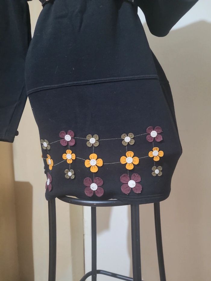 Robe sweat noir, avec fleurs en feutrine, Mamatayoe - photo numéro 2