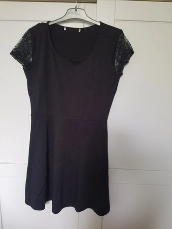 Robe noire dentelle 14 ans