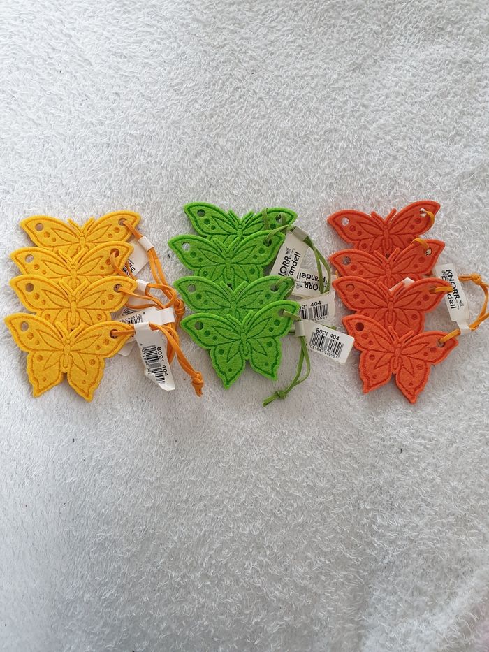 Lot de 12 papillons en feutrine neuf