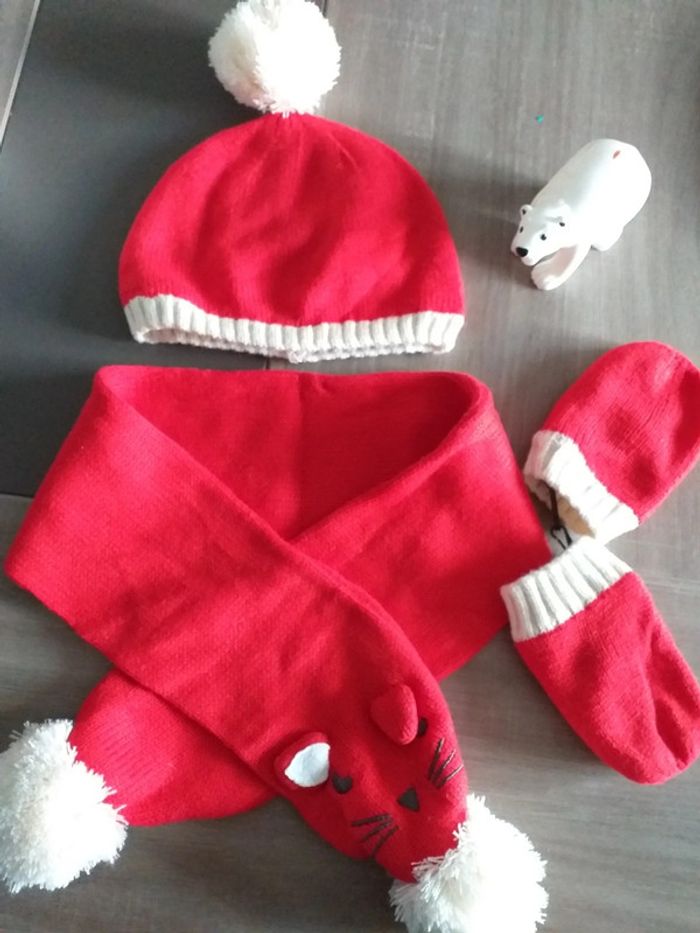 Ensemble bonnet/écharpe/mouffles