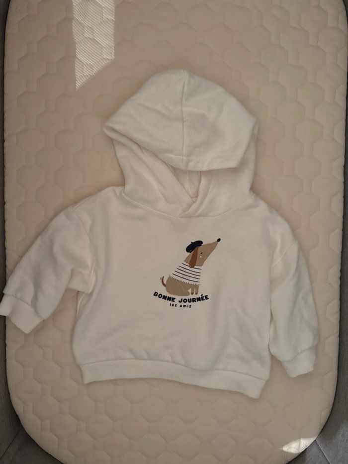 Neuf jamais porté sweat capuche 6 mois