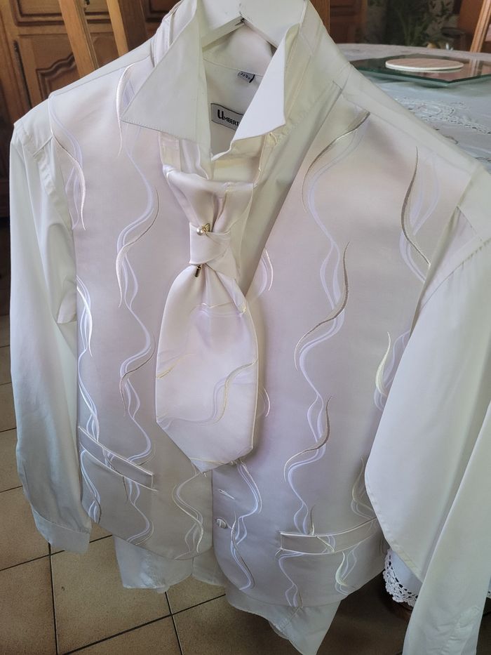 Costume  3 pièces de  marié pour homme - photo numéro 7