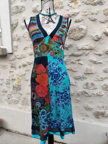 Robe Desigual taille S bleue verte rouge