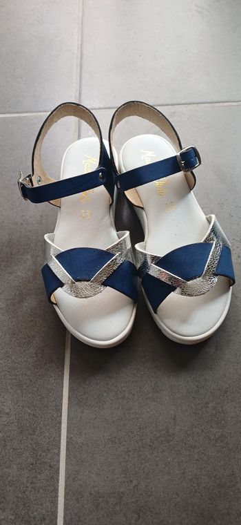 Sandales en cuir fille pointure 33