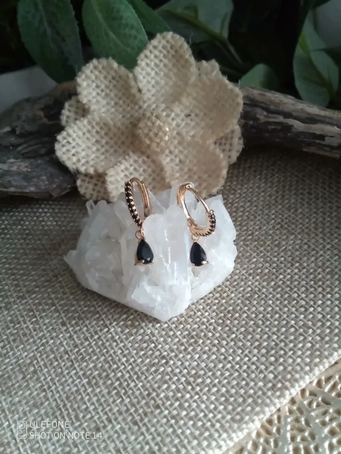 Petites créoles zircons noirs