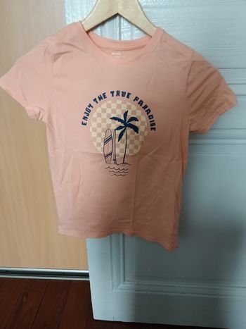 Tee-shirt Kiabi saumon et multicolore