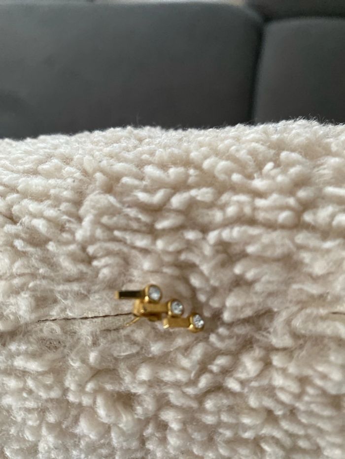 1 seule boucle d oreille zag - photo numéro 3