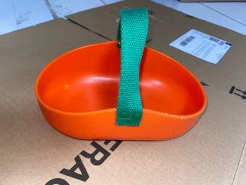 Petit panier couleur orange et vert