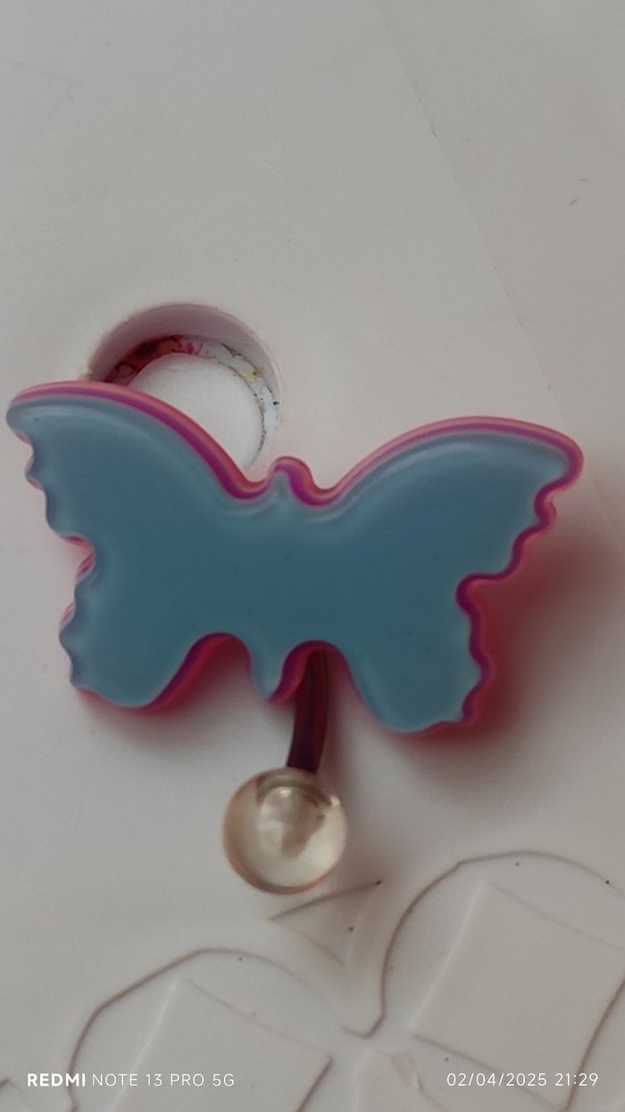 Piercing nombril papillon reverse phosphorescent