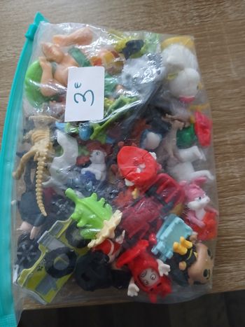 Lot petits jouets 