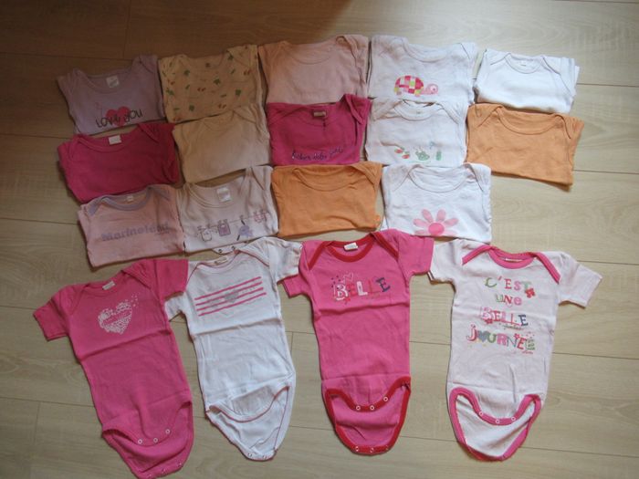 Lot de 83 vêtements fille 12 mois / 1 an printemps / été (robe, short, combi-short, bodie, pyjama) - photo numéro 8
