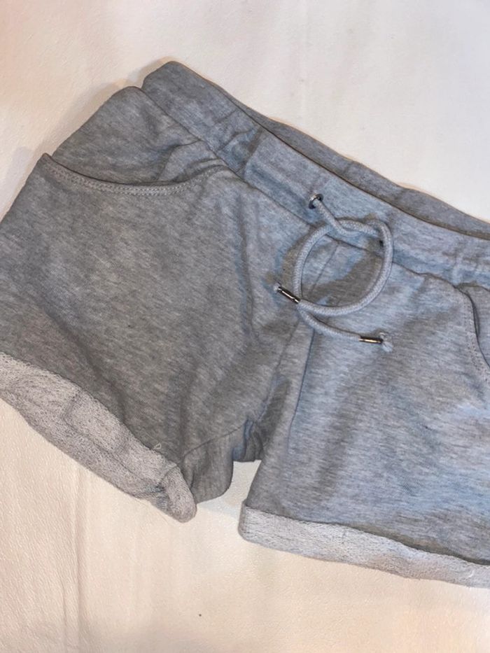 Short gris - photo numéro 2