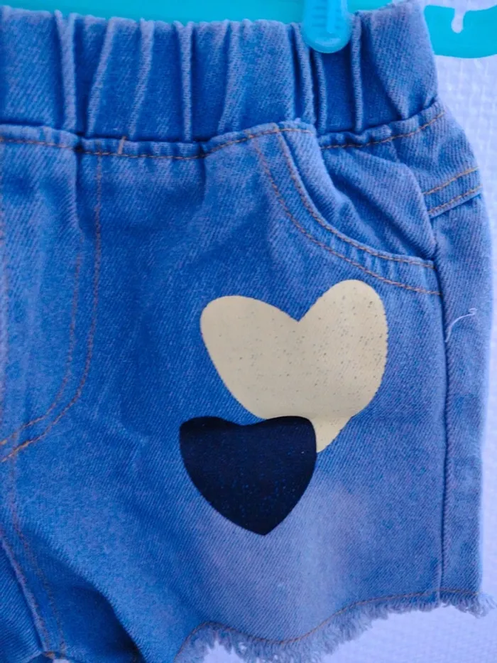 Short délavé taille 4 ans - photo numéro 3