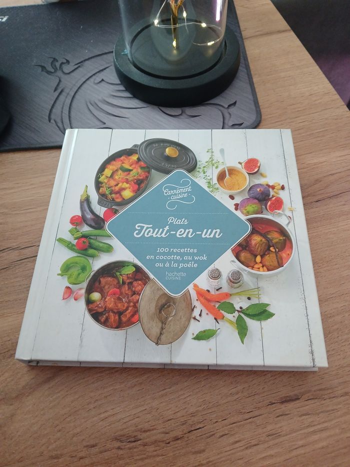 LIVRE DE CUISINE PLAT TOUT EN UN HACHETTE - photo numéro 1