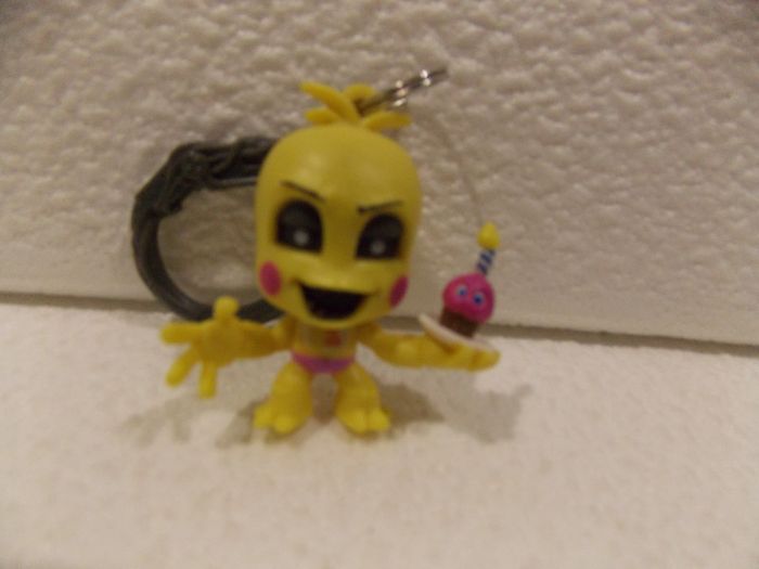 porte clef figurine jaune   five night at ereay