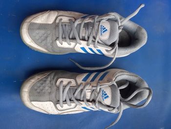 Baskets Adidas blanc/gris