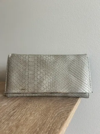 À donner Porte-feuille python Zara