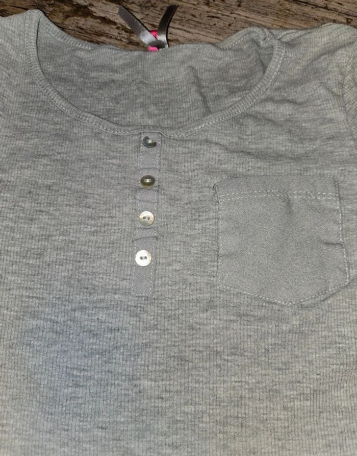 Joli t-shirt manches longues taille 10 ans - photo numéro 3