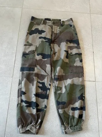 Pantalon kaki Marc Wahler paris 1996, très bon état, taille 36x85cm