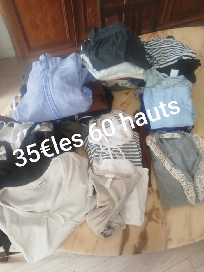 Lot de 60 hauts femmes