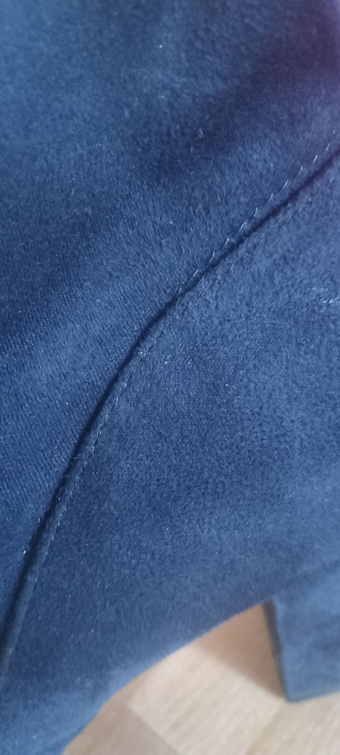 Vends bottines à talons bleu marine très élégantes - photo numéro 5