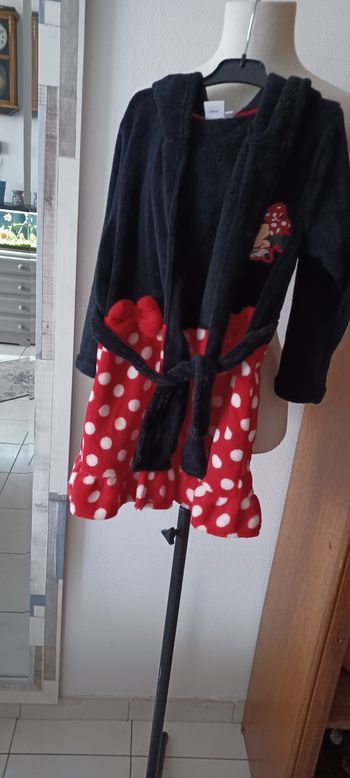 Très beau peignoir tout doux fille T 6 ans