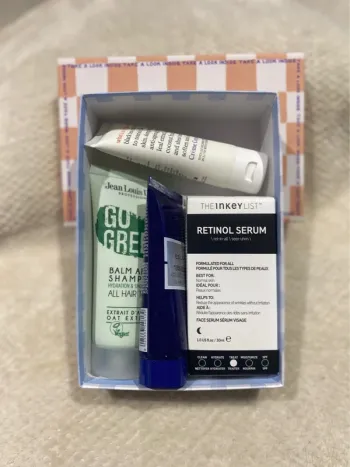 Lot produits beauté dans box