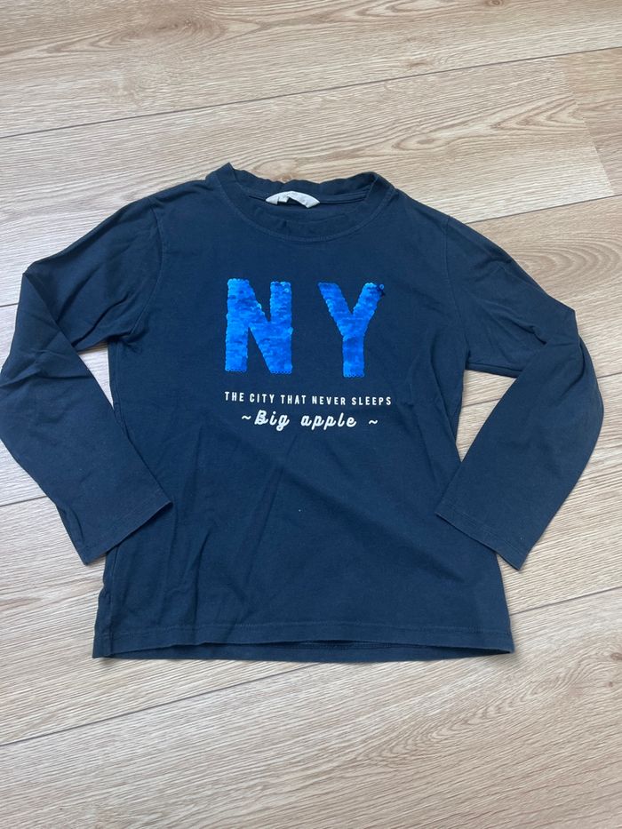 Teeshirt bleu marine à sequins Mango