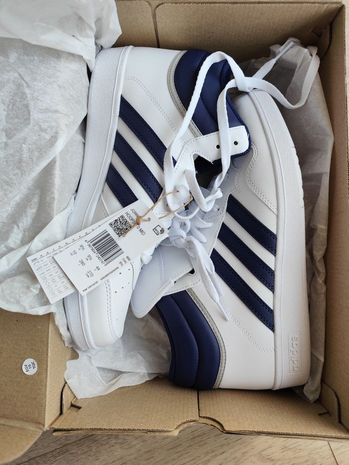 Basket Adidas Hoops 4.0 Mid taille Fr 44 - photo numéro 2