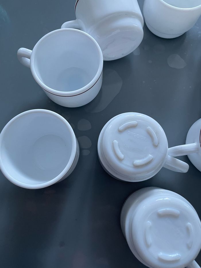 Lot de 11 Tasses à café Arcopal blanches avec liseret neuves