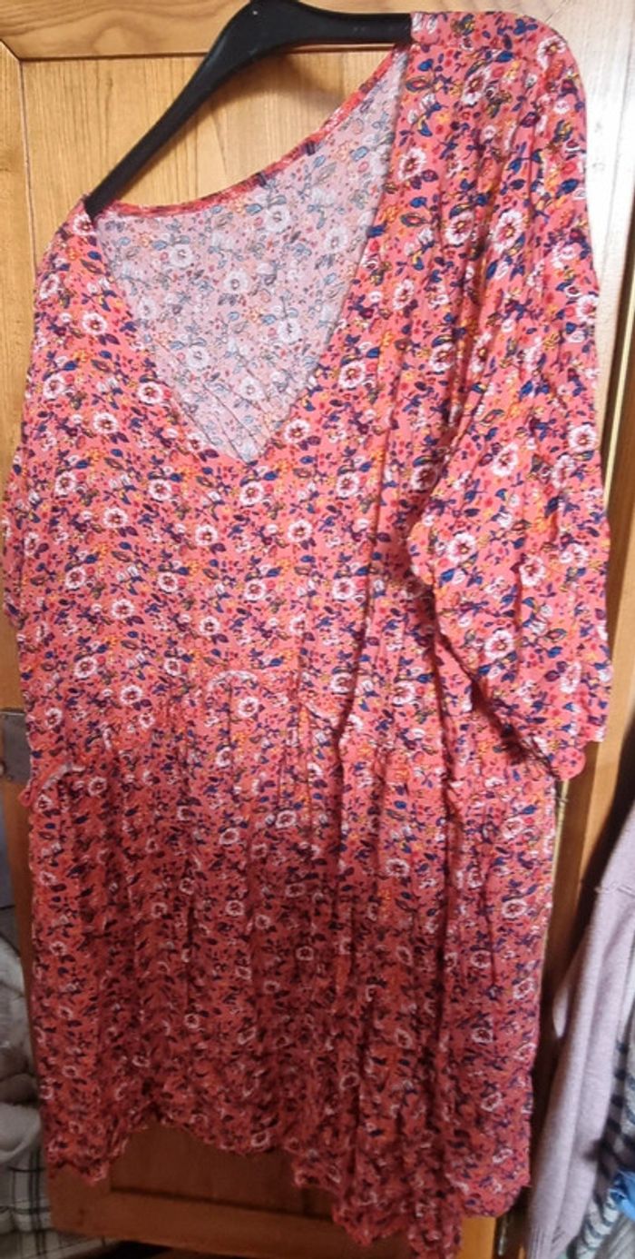 Robe courte kiabi corail motifs fleurs manches courtes neuve 50 52 - photo numéro 2