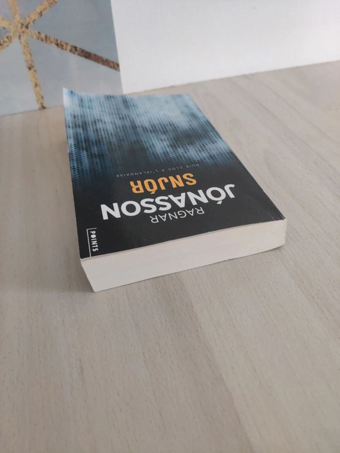 Livre poche Snjor Jonasson huis clos à l'islandaise - photo numéro 4