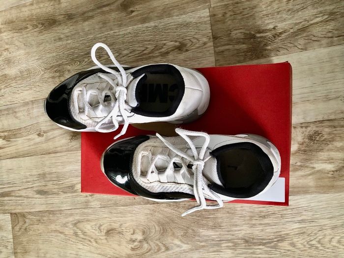 Air jordan • Noir/blanc • Taille 36,5 • Bon état - photo numéro 4