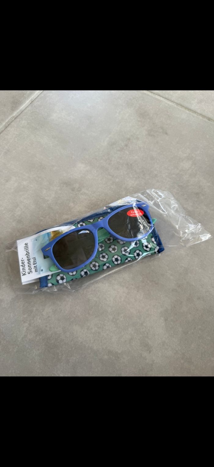 Lunettes de soleil garçon avec étui - photo numéro 3