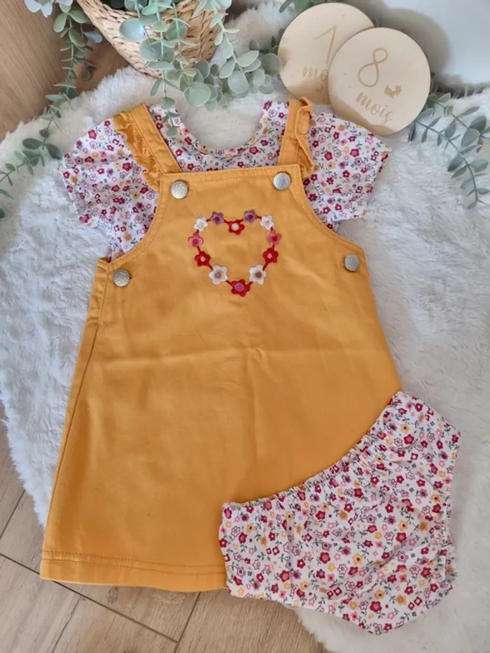 Ensemble robe salopette tee-shirt fleurs