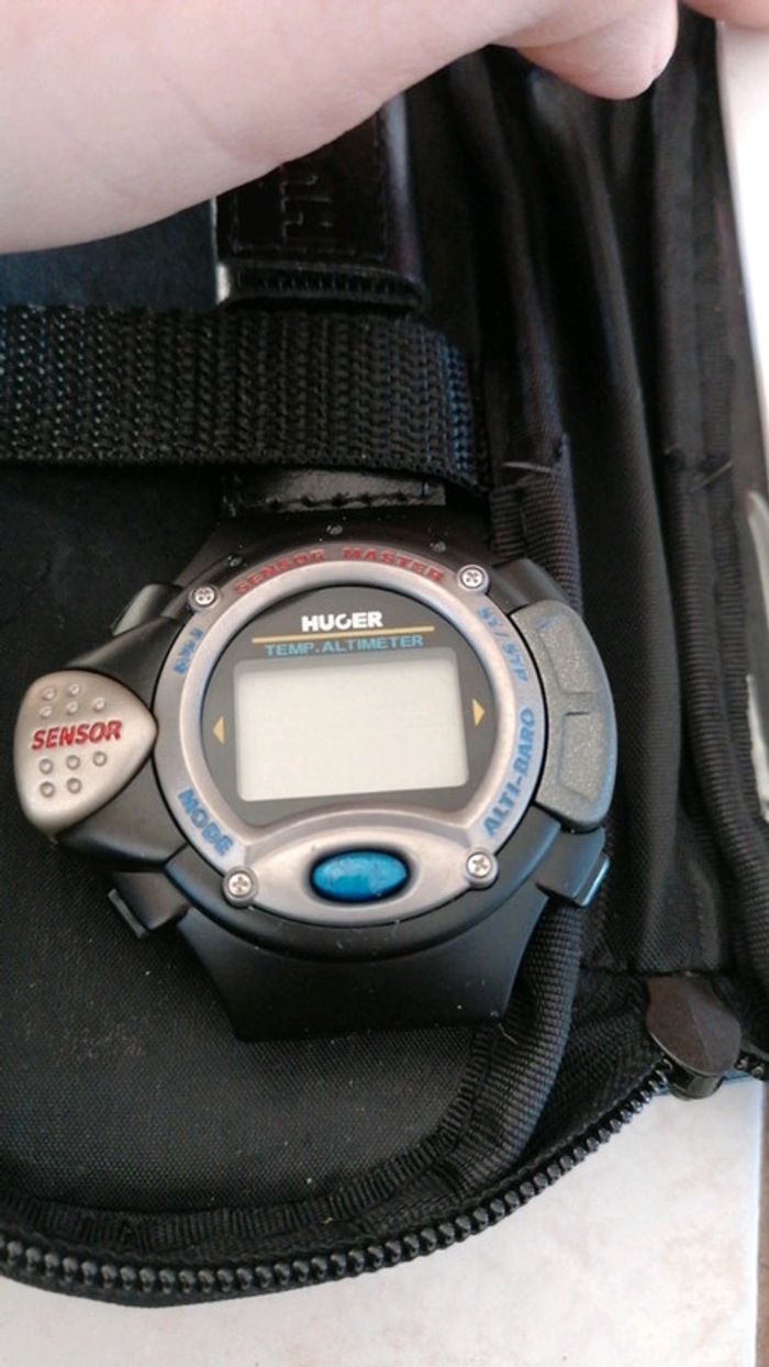 Montre HUCER - photo numéro 3
