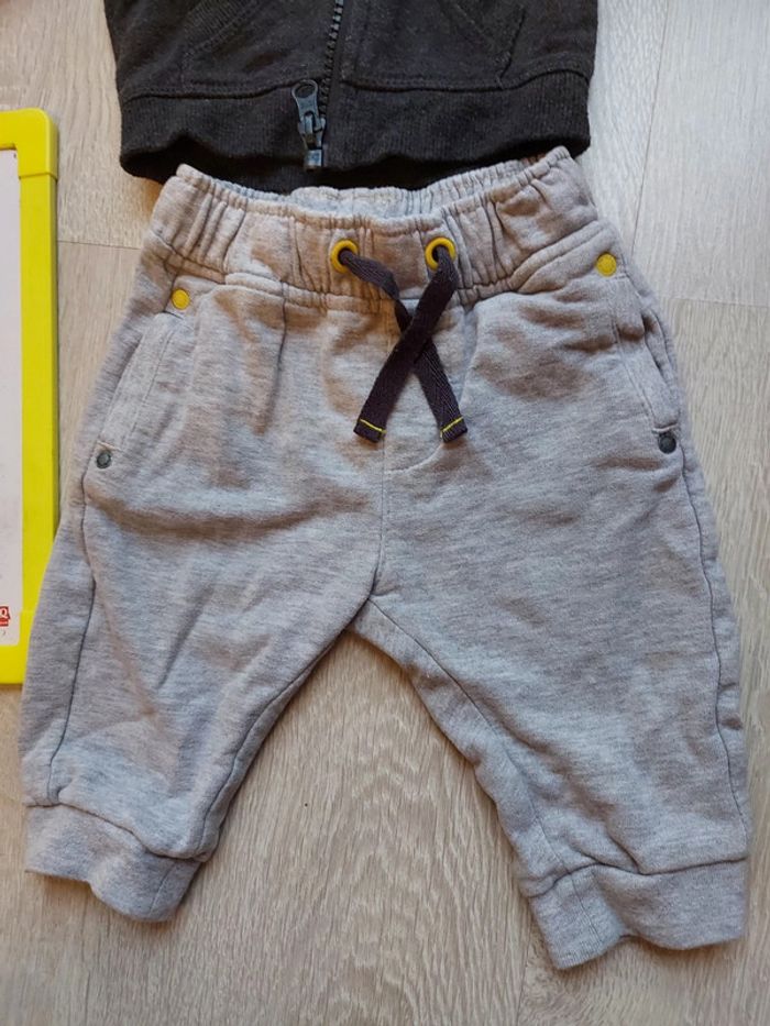 Ensemble sportif bébé 3 mois - photo numéro 2