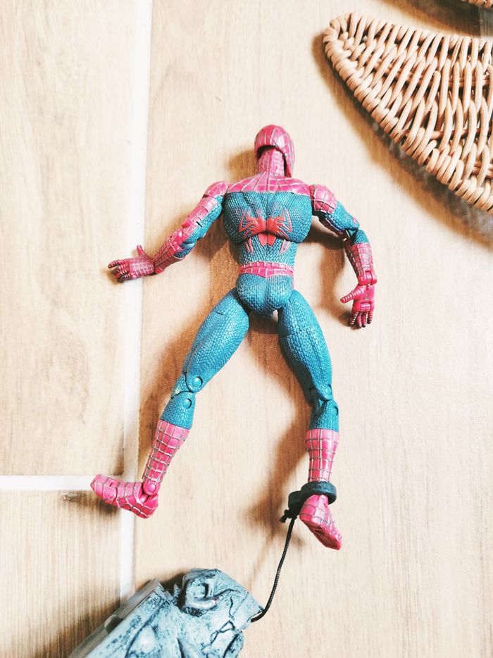 🦟 Figurine Spider-man Marvel super poseable et gargoyle année 2002 Toy biz - photo numéro 4