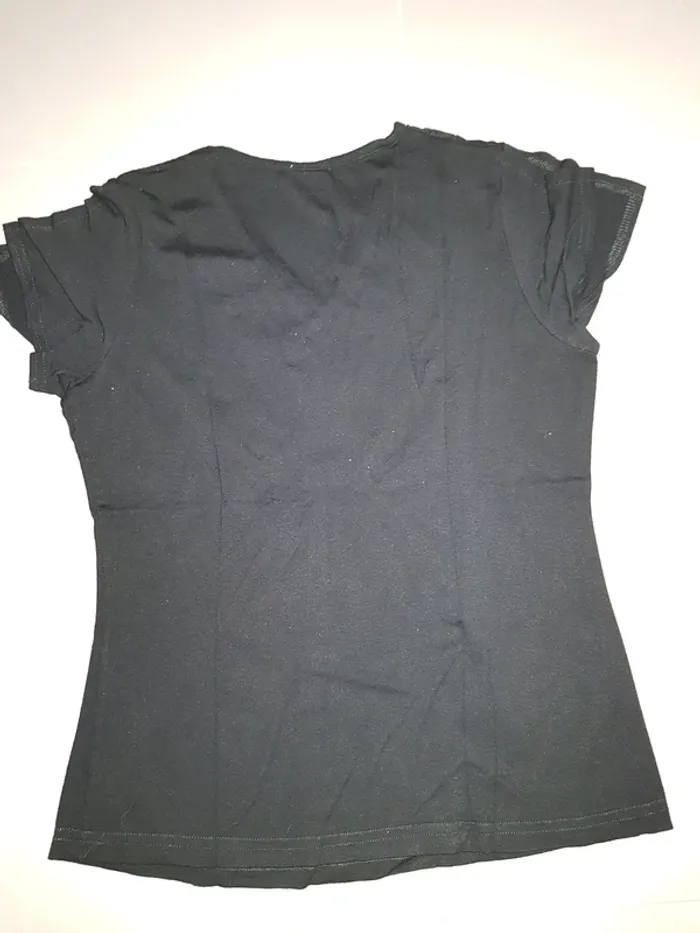 Tee-shirt noir col V