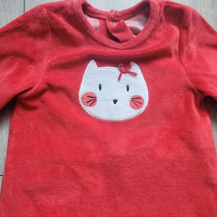 Pyjama en velour rouge. Fille 18 mois. Marque Orchestra - photo numéro 2