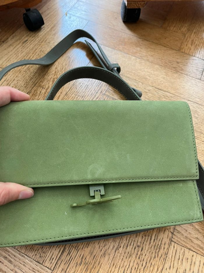 Petit sac vert marque arigato Très bon état - photo numéro 5