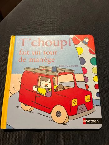 Livre pour enfants tchoupi fait un tour de manège